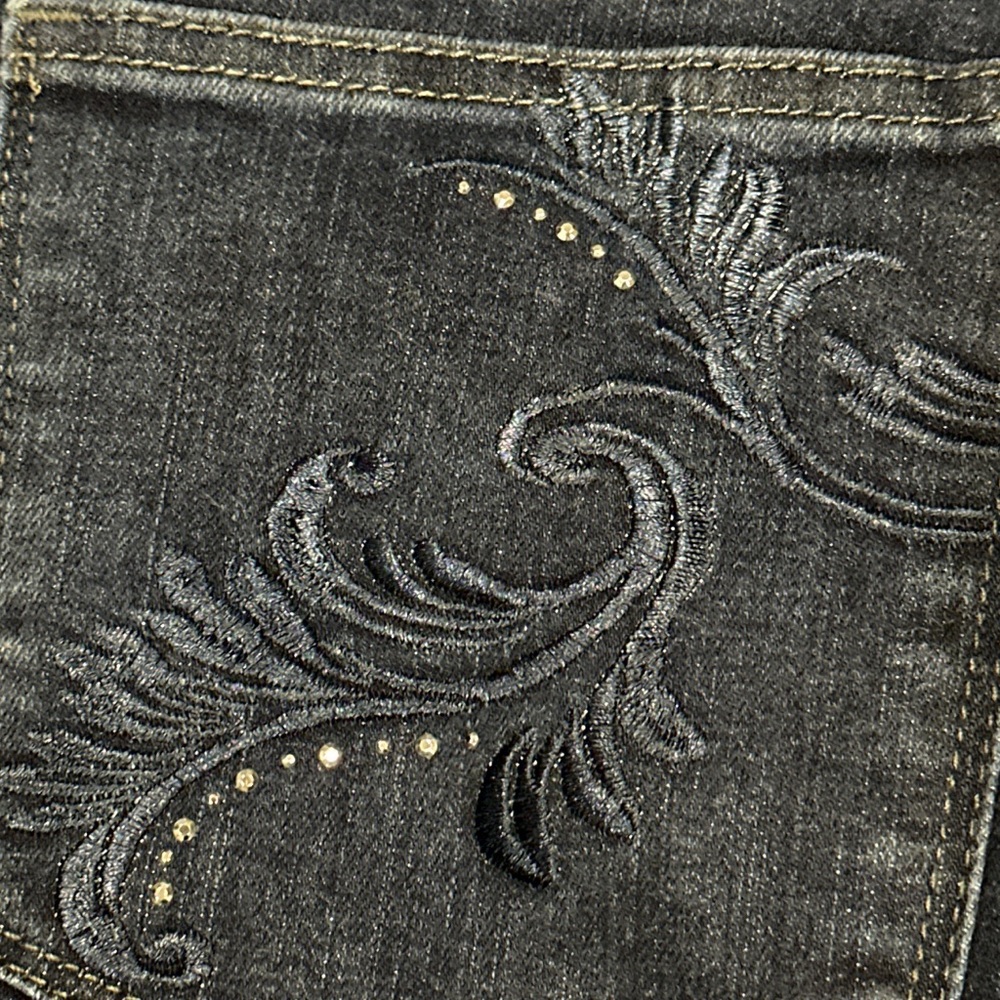 Women’s Lee Classic Fit Navy Blue Denim Jeans with Embroidered Pockets, Size 10. - Picture 2 of 14